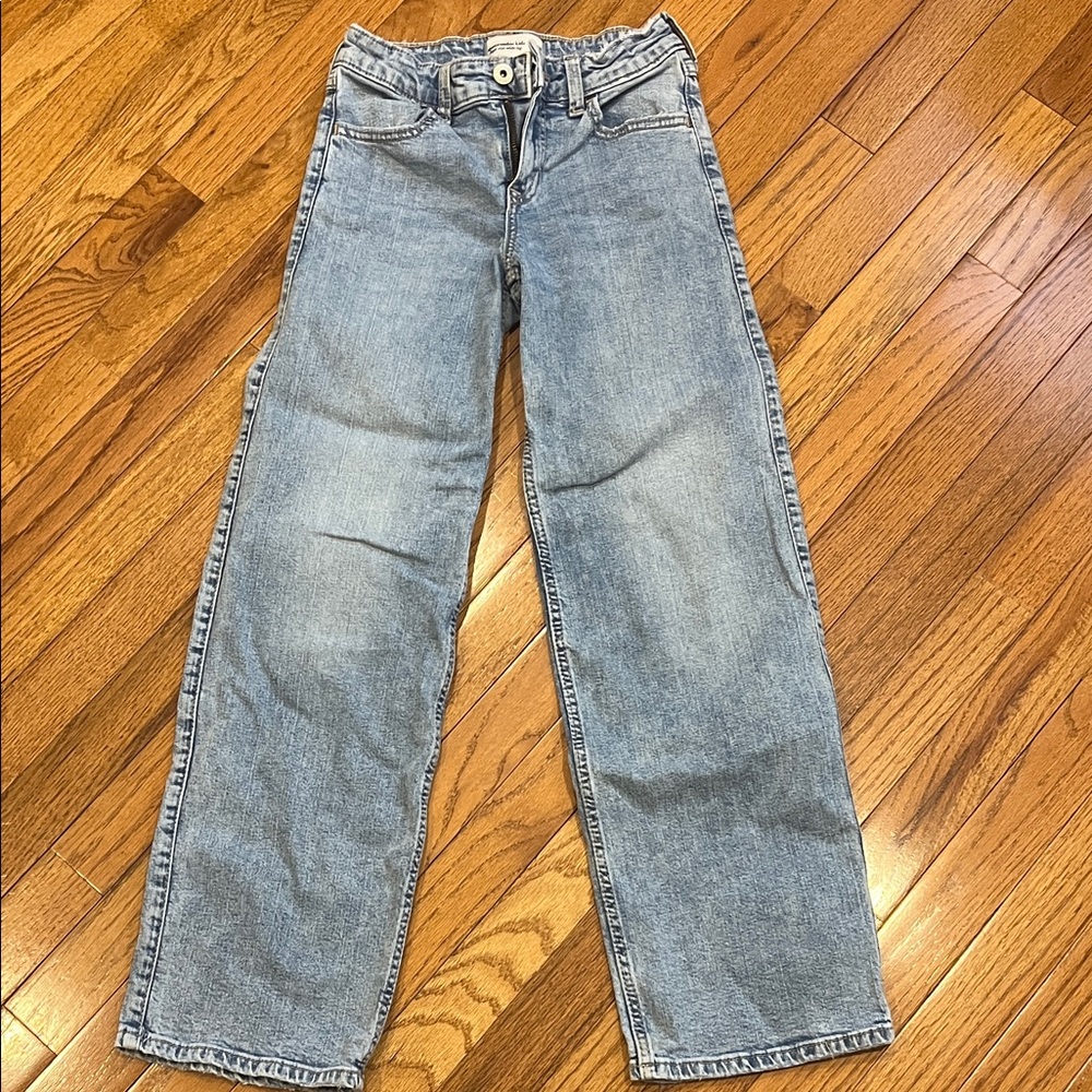 Abercrombie Light Blue high rise wide leg jeans 9/10 long